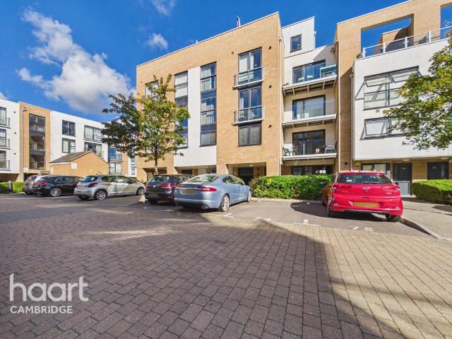 Flat for sale in Romsey, Cambridge