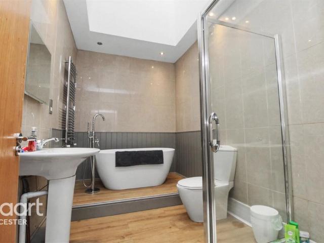 Flat for sale in Black Friars, Old Wharf