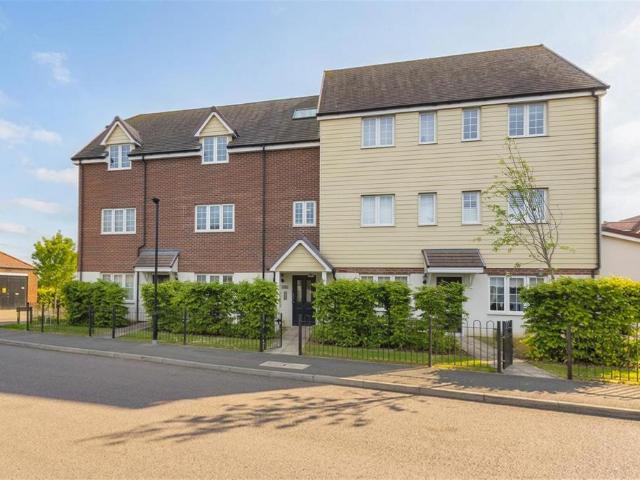 Flat for sale in Sandown Park, Kent