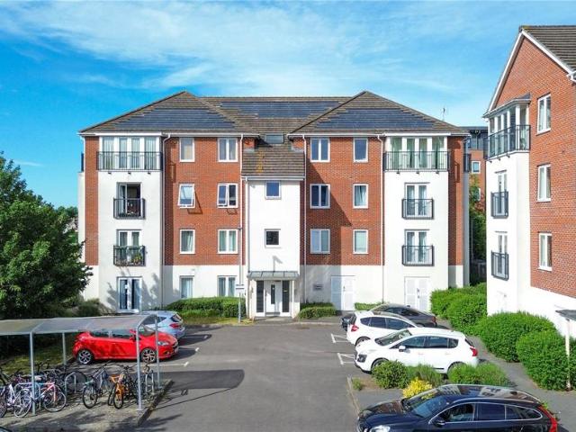 Flat for sale in Newtown, Reading