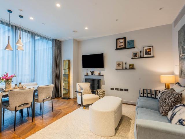 Flat for sale in Nine Elms, Greater London