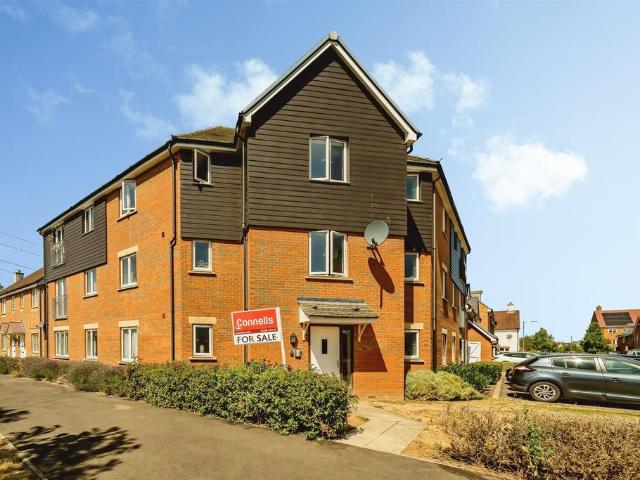 Flat for sale in Berryfield, Buckinghamshire