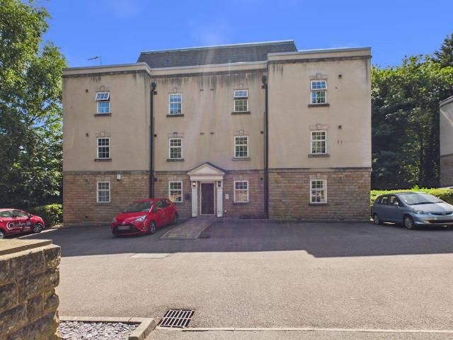 Flat for sale in Potters Corner, East Midlands