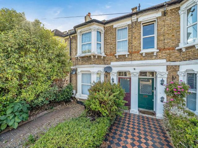 Flat for sale in Penge, Greater London