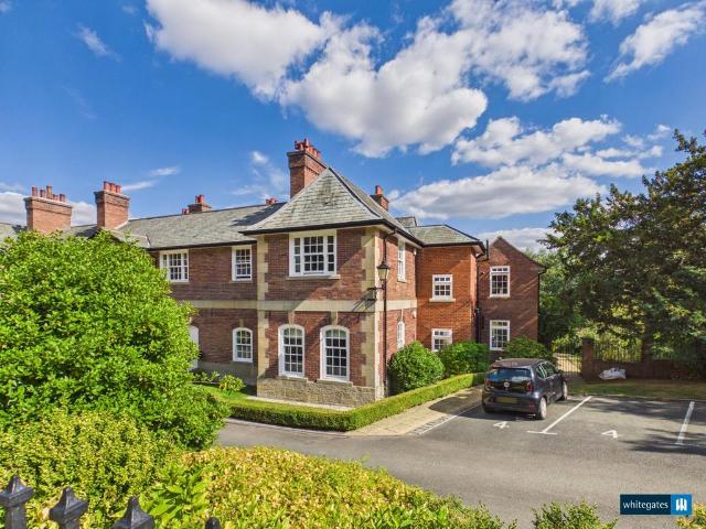 Flat for sale in Minera, Wales