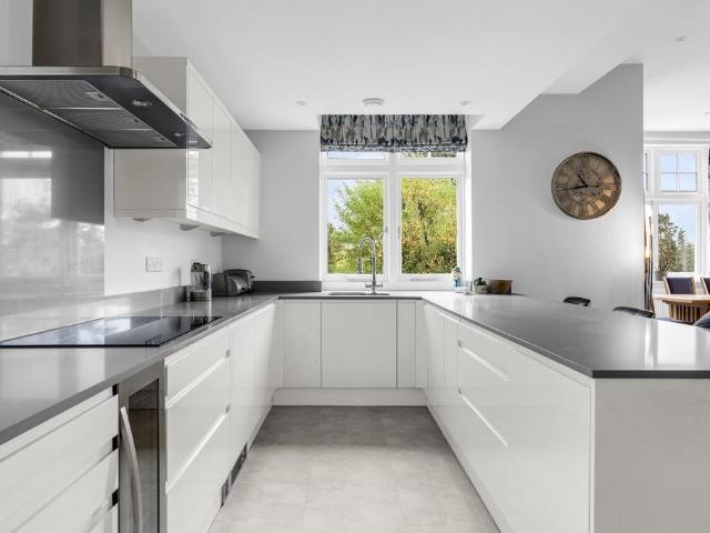 Flat for sale in Hoddesdon, Broxbourne