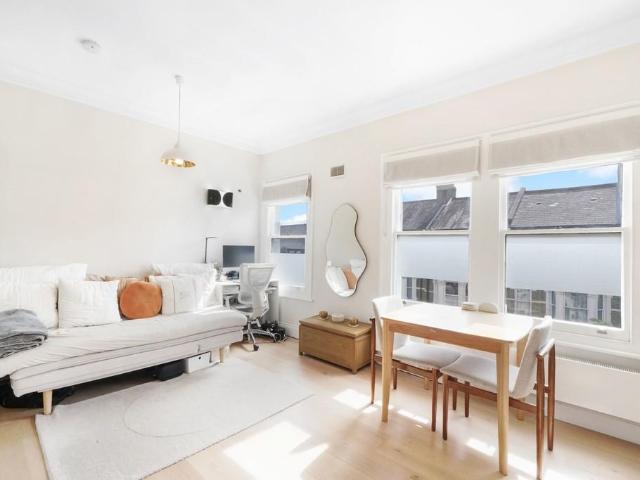 Flat for sale in Maida Hill, Greater London