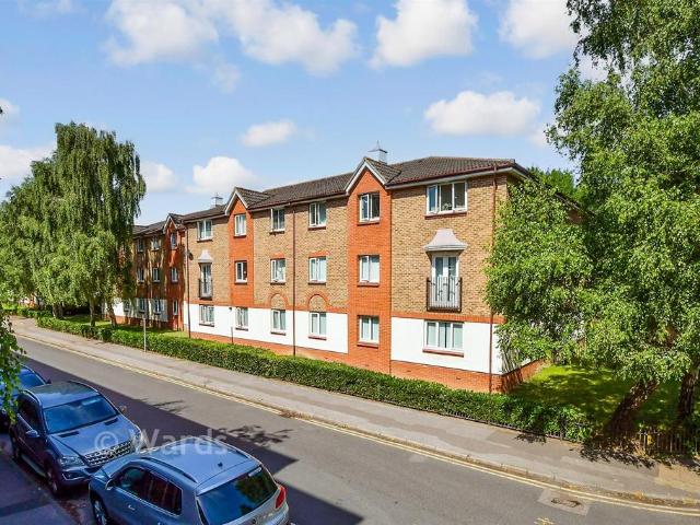 Flat for sale in Midway, Kent