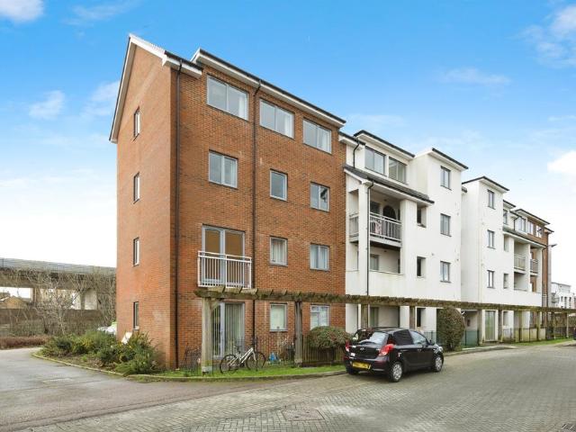 Flat for sale in Willesborough, Bridgefield