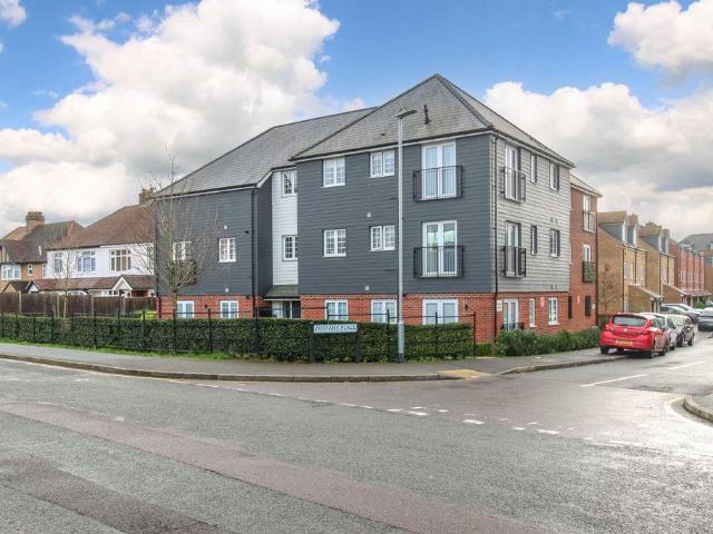 Flat for sale in Maylands, Pouchen End