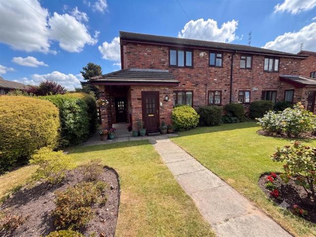 Flat for sale in Sale Moor, Trafford Park