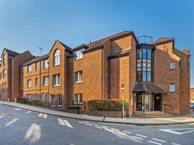 Flat for sale in The Close, Hampshire