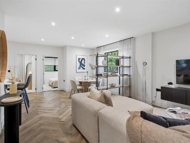 Flat for sale in Lunnon, Buckinghamshire