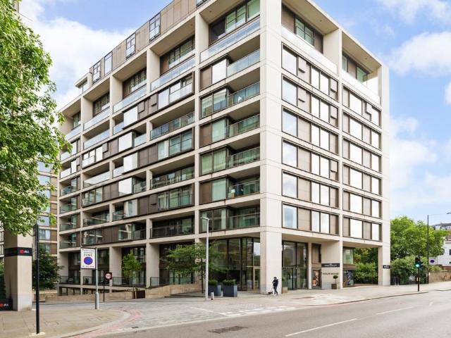 Flat for sale in Kensington, Greater London