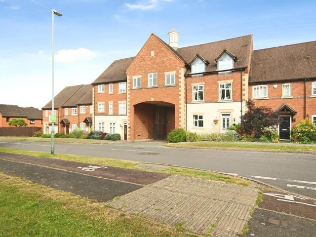 Flat for sale in Green Close, Warwickshire