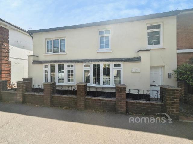 Flat for sale in Fole, Surrey