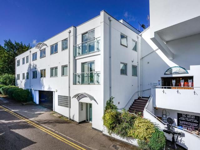 Flat for sale in Ashlyns Estate, Pouchen End