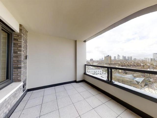 Flat for sale in Old Kent Road, Greater London