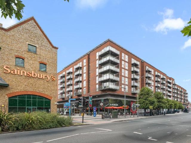 Flat for sale in Blackhills, Surrey