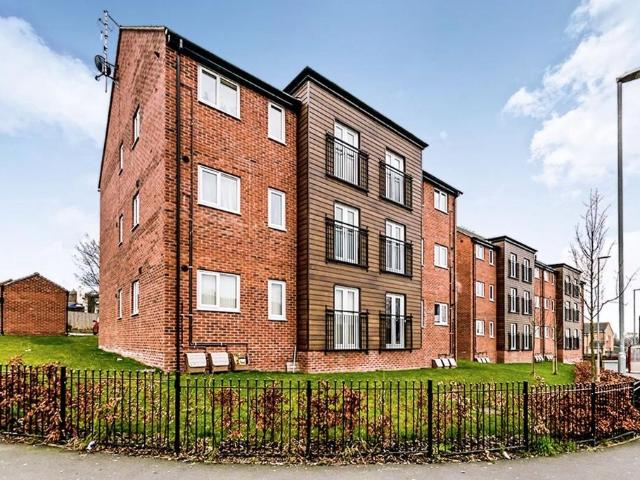 Flat for sale in Barwick in Elmet and Scholes, West Yorkshire