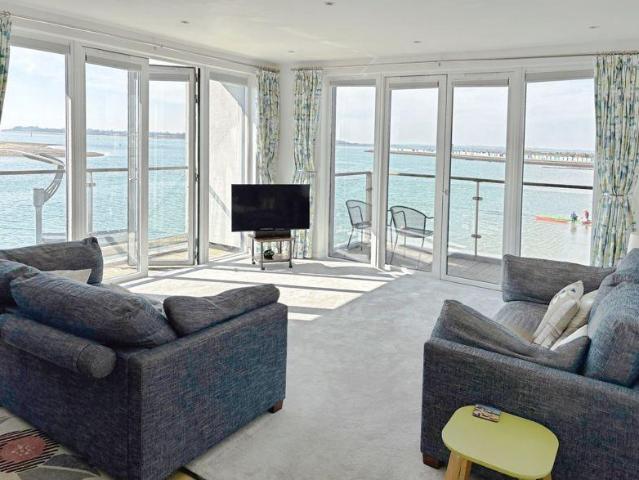Flat for sale in Brightlingsea, Dale Hill