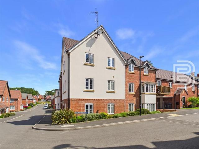 Flat for sale in New Bilton, Warwickshire