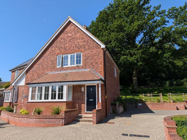 Flat for sale in Littlecote, West Sussex
