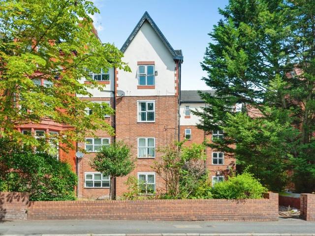 Flat for sale in Calderstones