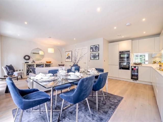 Flat for sale in Gerrards Cross, Denham
