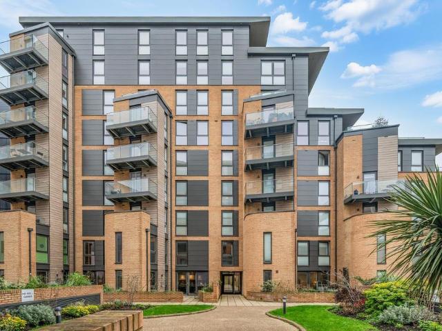 Flat for sale in London Borough of Hounslow, Greater London