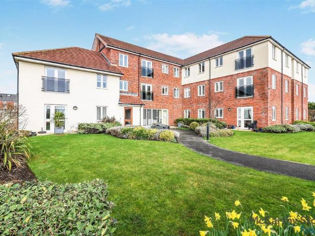 Flat for sale in Ainsdale, Sefton