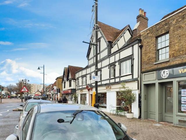 Flat for sale in Broxbourne, Hertfordshire