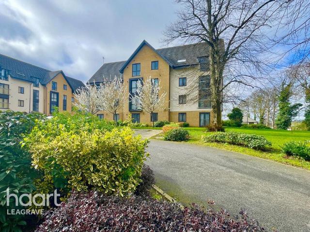 Flat for sale in Leagrave, Luton