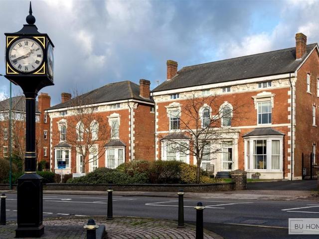 Flat for sale in Olton, West Midlands