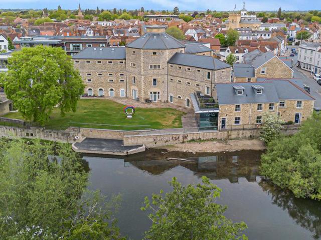Flat for sale in Dromore, Oxfordshire