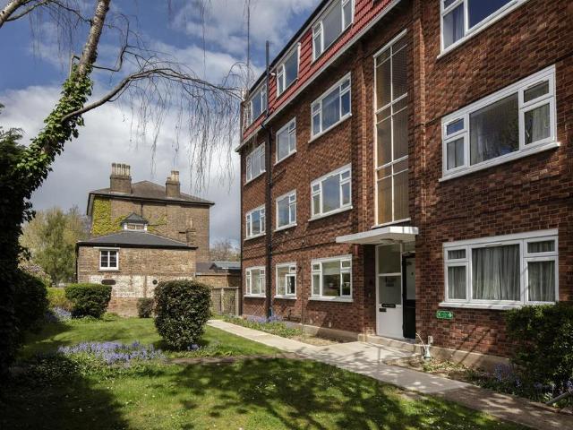Flat for sale in East Dulwich, Isle Of Man