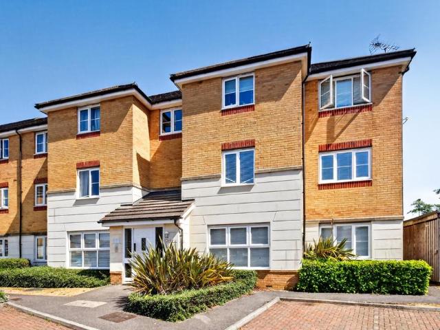 Flat for sale in Easthampstead, Bracknell