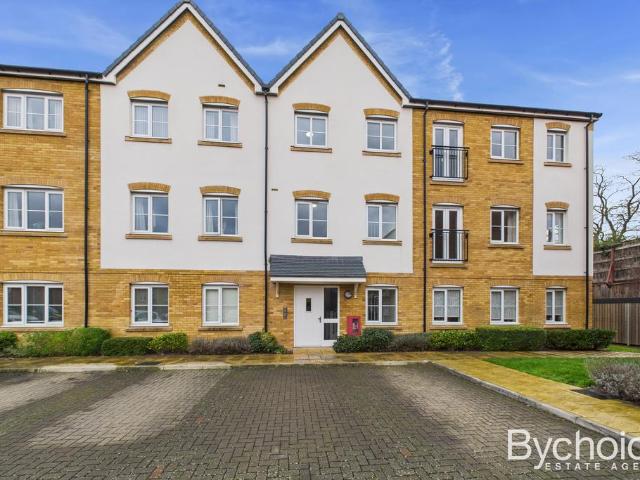 Flat for sale in Chelmondiston, Suffolk