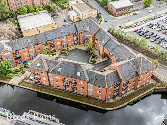 Flat for sale in Piccadilly, Manchester