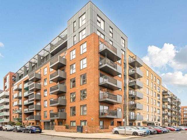 Flat for sale in London Borough of Ealing, Hanwell