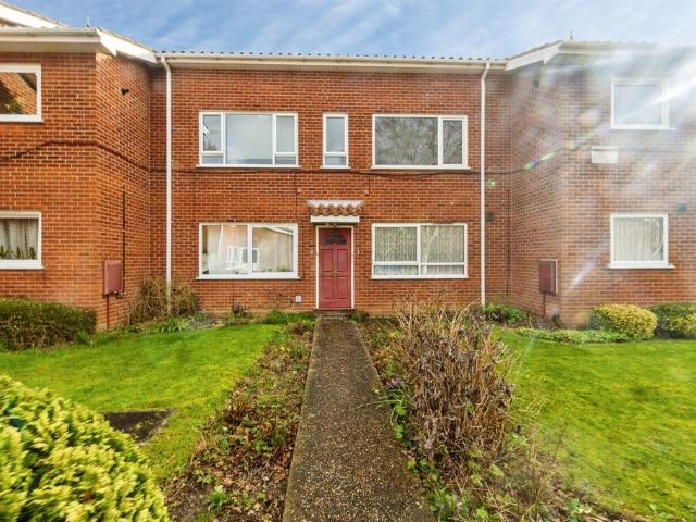 Flat for sale in Ermine, Brayford