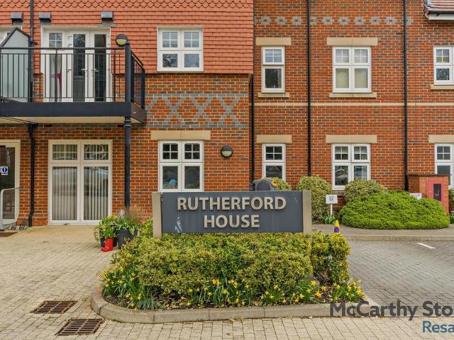 Flat for sale in Chalfont St. Peter, Denham
