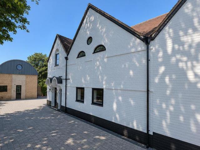 Flat for sale in St Albans, Five Acres