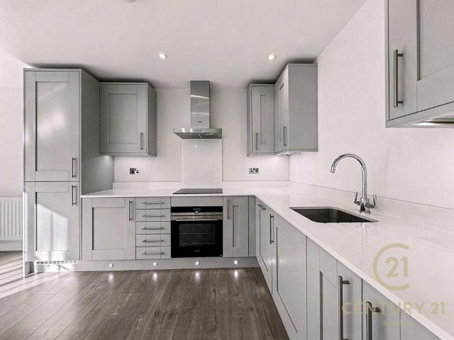 Flat for sale in Elmbridge, Surrey