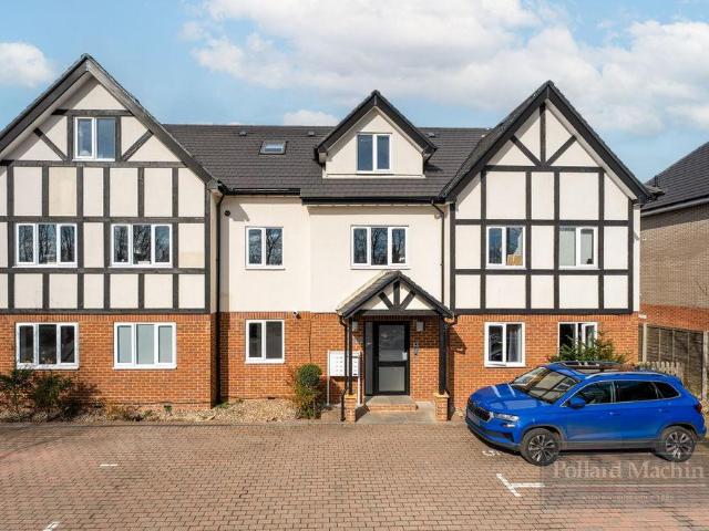Flat for sale in London Borough of Croydon, Hillview
