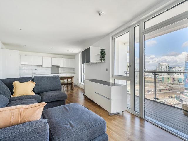 Flat for sale in Greenwich Town Centre, Greater London