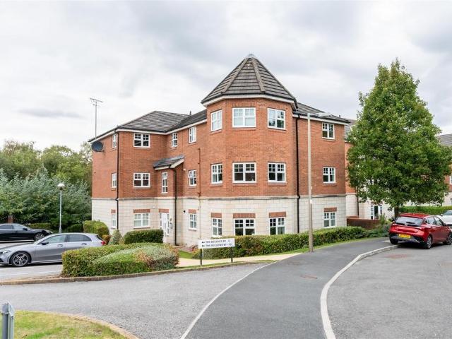 Flat for sale in Kingsmead, Davenham