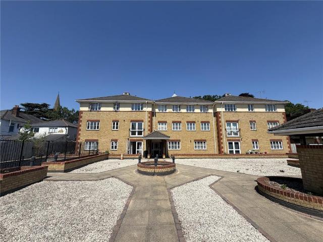 Flat for sale in Heol-las, Surrey