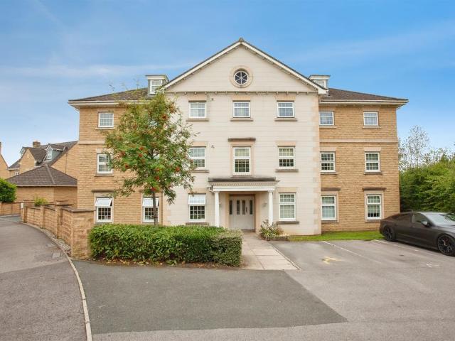 Flat for sale in West Yorkshire