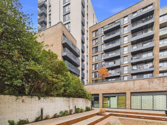 Flat for sale in Birch Green, Lower Halliford